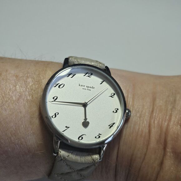 Kate Spade 1YRU0784 Silver Dial Leather Strap Women\'s Watch Needs New Battery